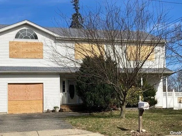 21 Jamaica Avenue, Wyandanch, NY 11798