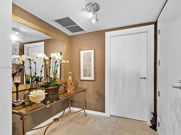 4th image of 2627 Bayshore Dr #1406