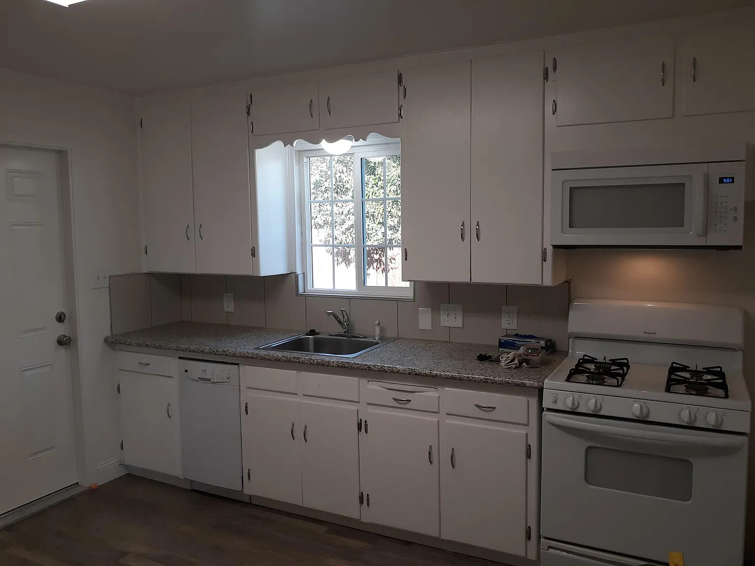 2 bed, 720 sqft, $1,550 — Photo 2