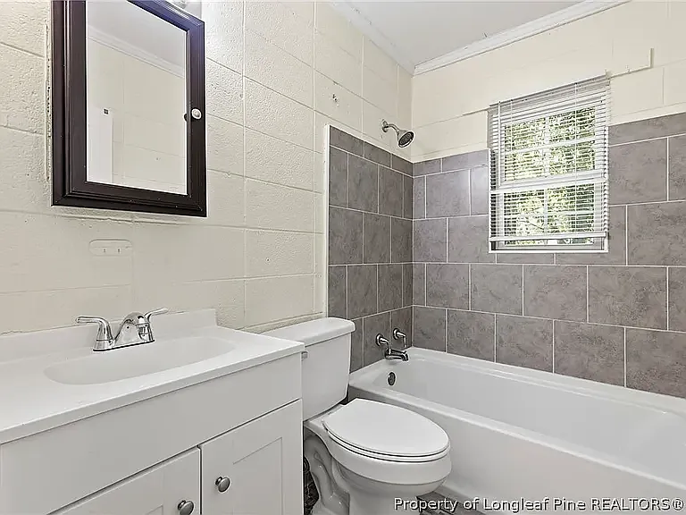2 bed, 1.0 bath, 780 sqft, $900 — Photo 2