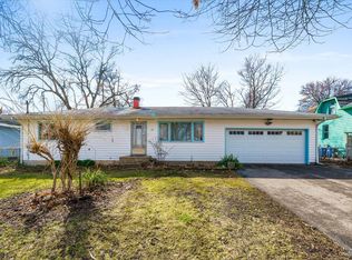 24 N Calhoun St, Aurora, IL 60505