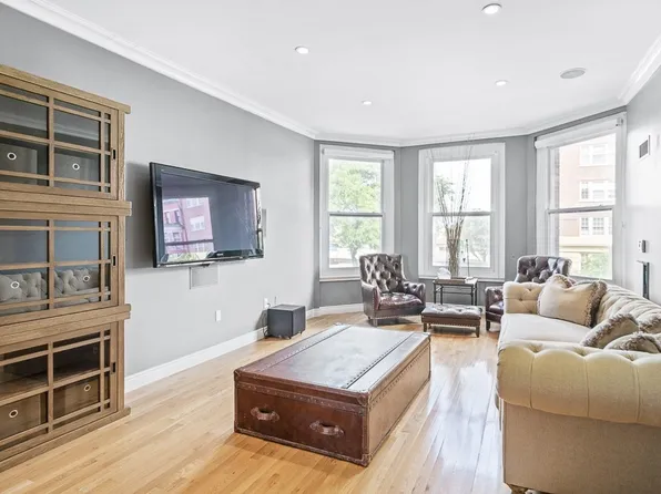 4 Charlesgate E APT 204, Boston, MA 02215