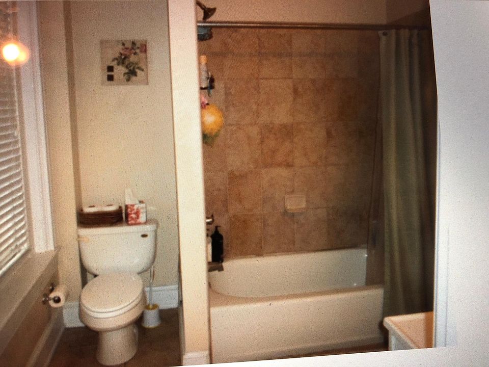 1st image of 2 E Franklin St