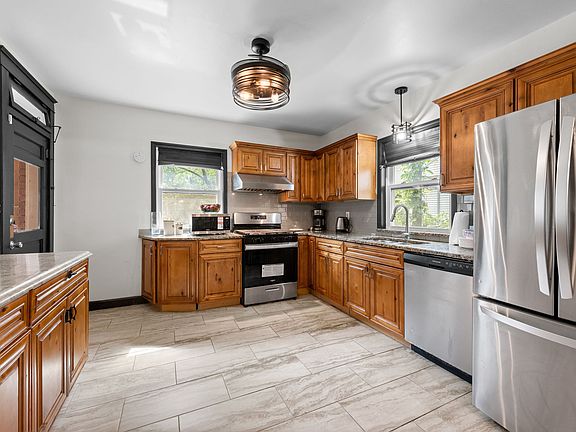 4th image of 319 N Delaware St #3