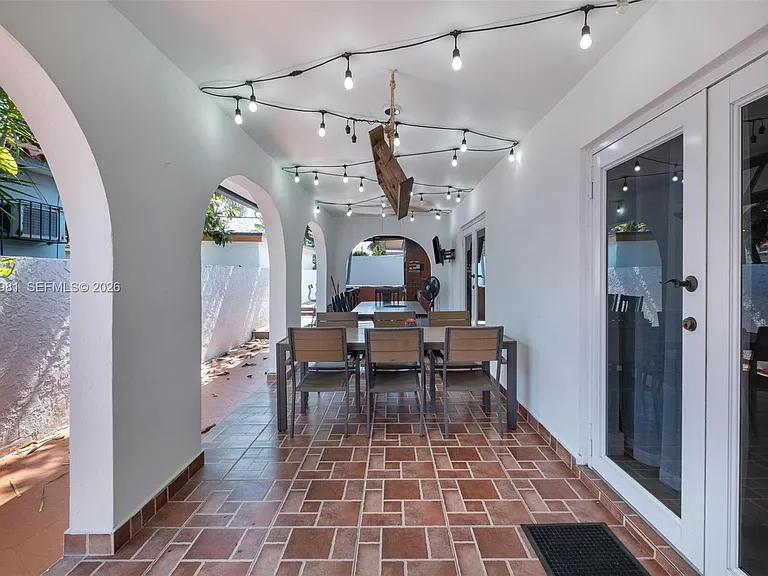 2430 SW 22nd Ter — Photo 33