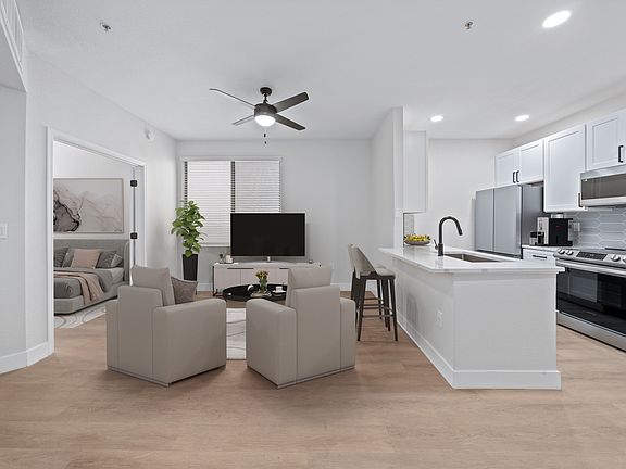 4th image of 222 W Clarendon Ave APT 252