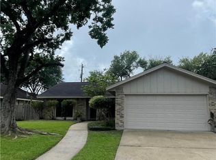 414 Navajo Dr, Victoria, TX 77904
