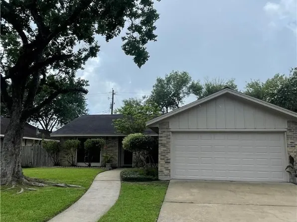 414 Navajo Dr, Victoria, TX 77904