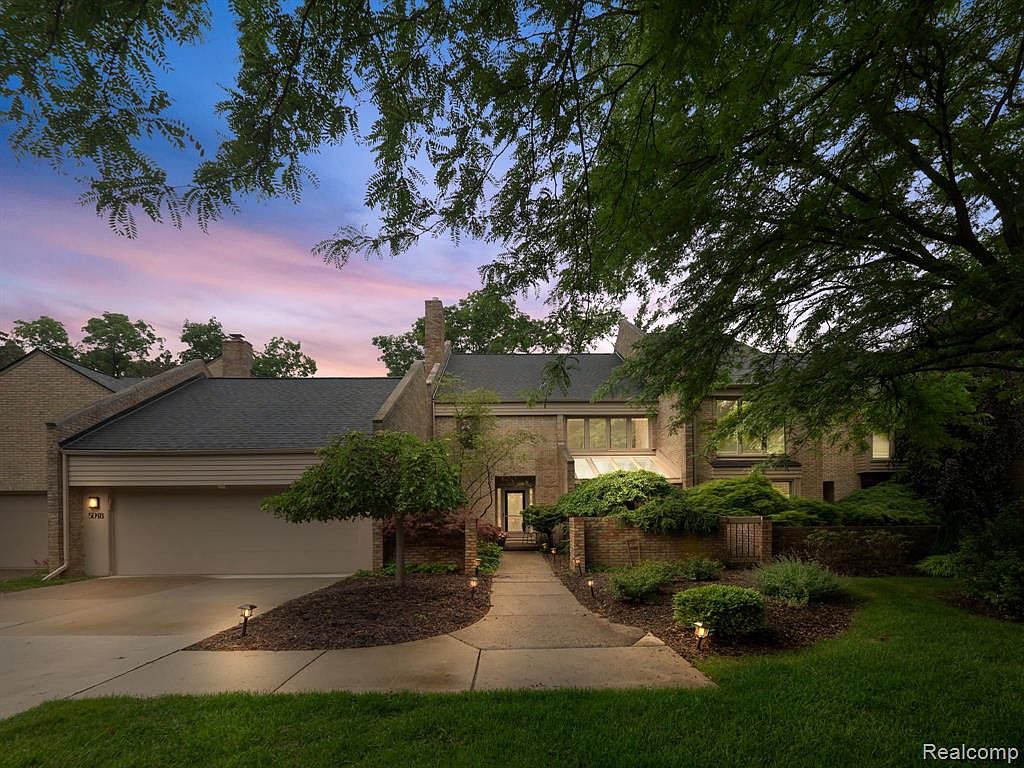 5048 Mirror Lake Ct, West Bloomfield, MI 48323 Zillow