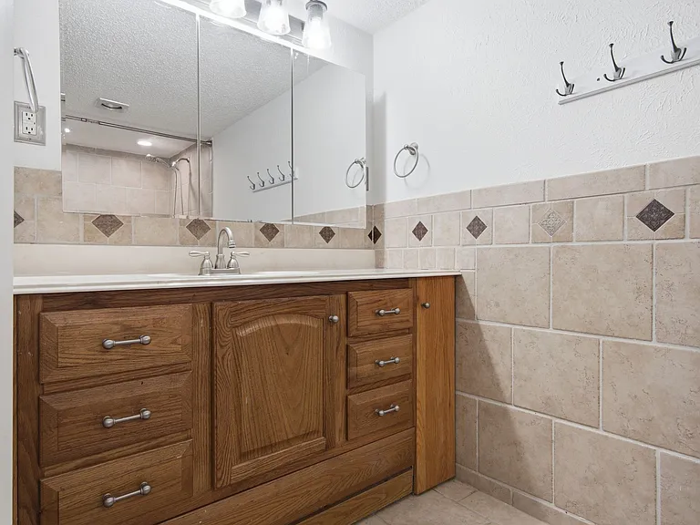 2813 Countess Dr — Photo 21