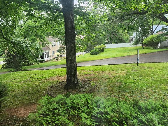 3rd image of 2560 Maple Ave