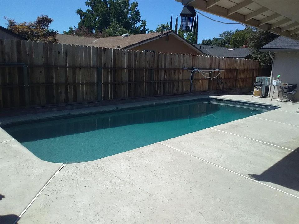 2nd image of 1624 Groveton Way