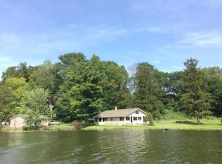 2611 W Fruitport Rd, Spring Lake, MI 49456