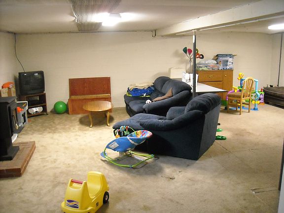 4th image of 685 Pine Ave