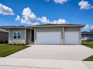 1280 Sand Prairie Dr, Iowa City, IA 52240