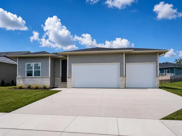 1280 Sand Prairie Dr, Iowa City, IA 52240