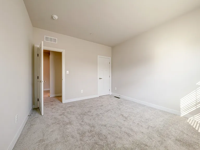 42560 Invergordon Ter — Photo 32