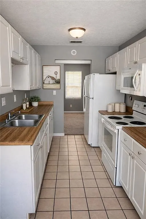 Building Photo - 6450 River Park Dr
