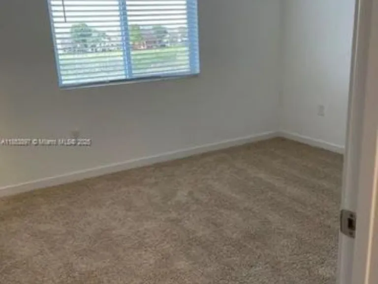 1092 SE 23rd Ave #5 — Photo 14