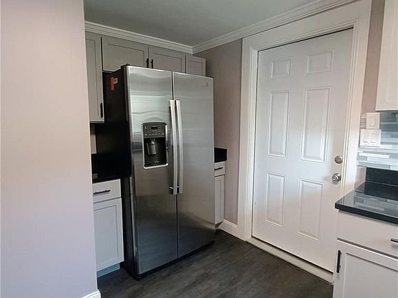 5th image of 200 Garden City Dr