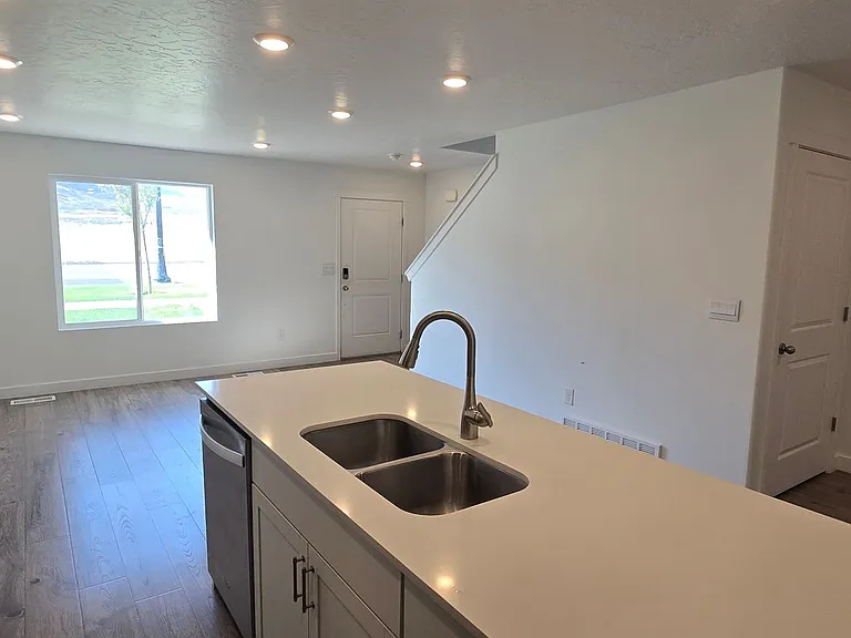 1208 W Summit Ridge Pkwy — Photo 30