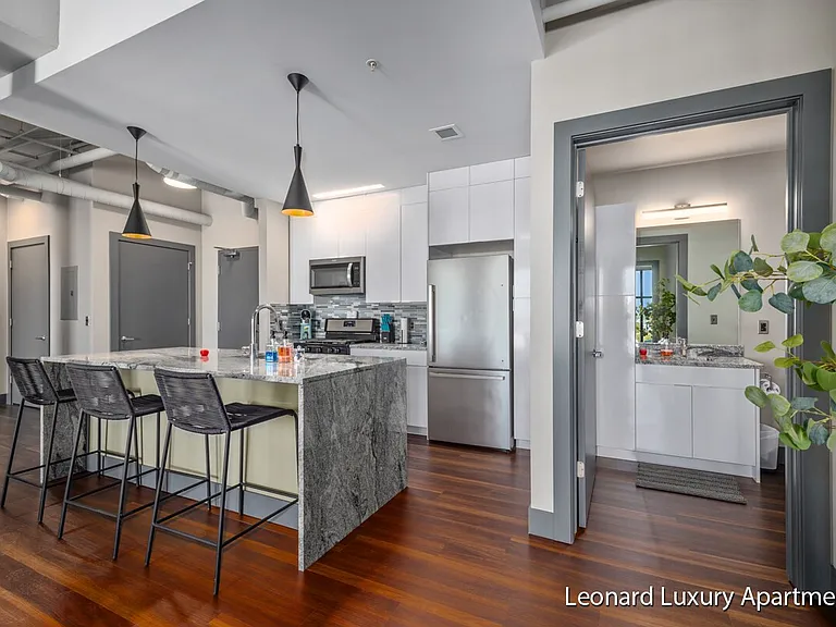 The Leonard Luxury Apartments — Photo 54