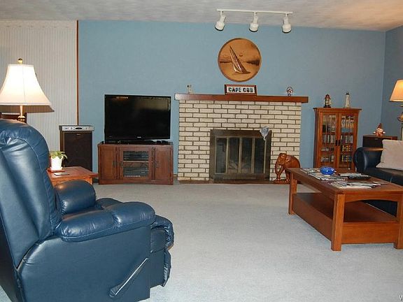 4th image of 71 Fountain Park