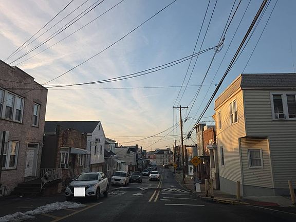 4th image of 1427 46th St