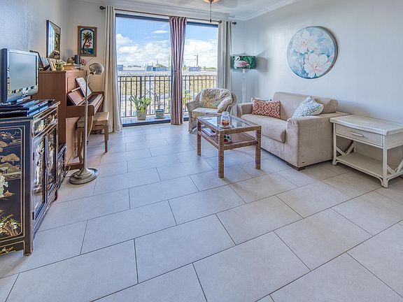 3rd image of 511 Lucerne Avenue #314