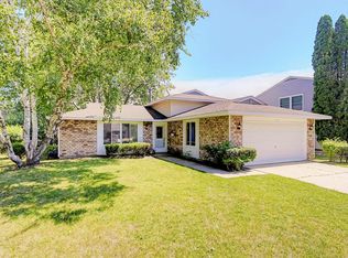 831 Harvest Pl, Roselle, IL
