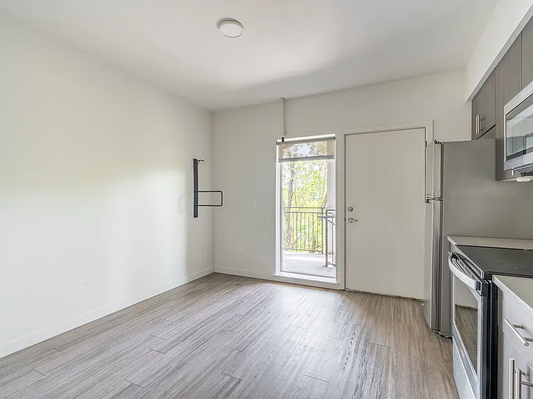 4620 N Maryland Ave #B103 — Photo 20