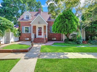 1690 Argyle Rd, Merrick, NY 11566