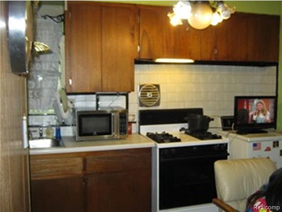 2nd image of 3845 18th St