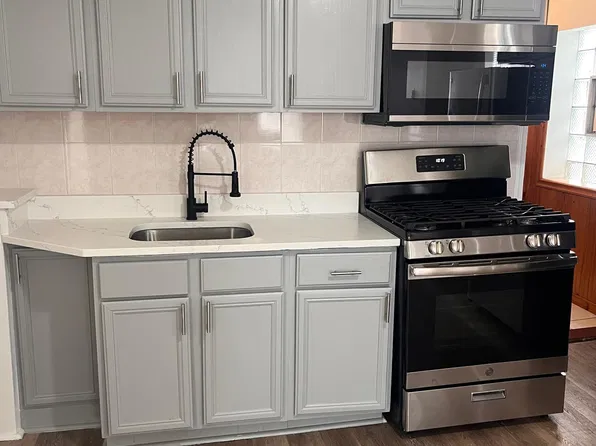 2035 W Ohio St APT 2F, Chicago, IL 60612