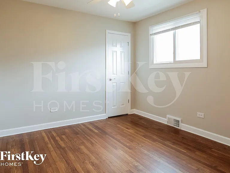 8025 S Kolin Ave — Photo 12