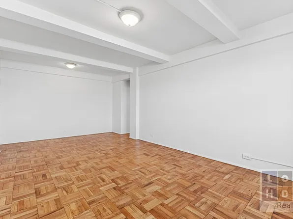 550 Grand Street J8J image 2 of 21