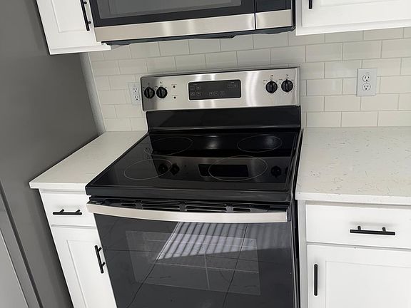 3rd image of 824-826 S Walters #2