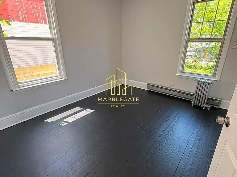 381 Leslie St #22 — Photo 7