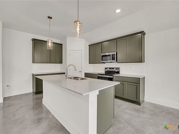 3rd image of 1131 Lexington Dr