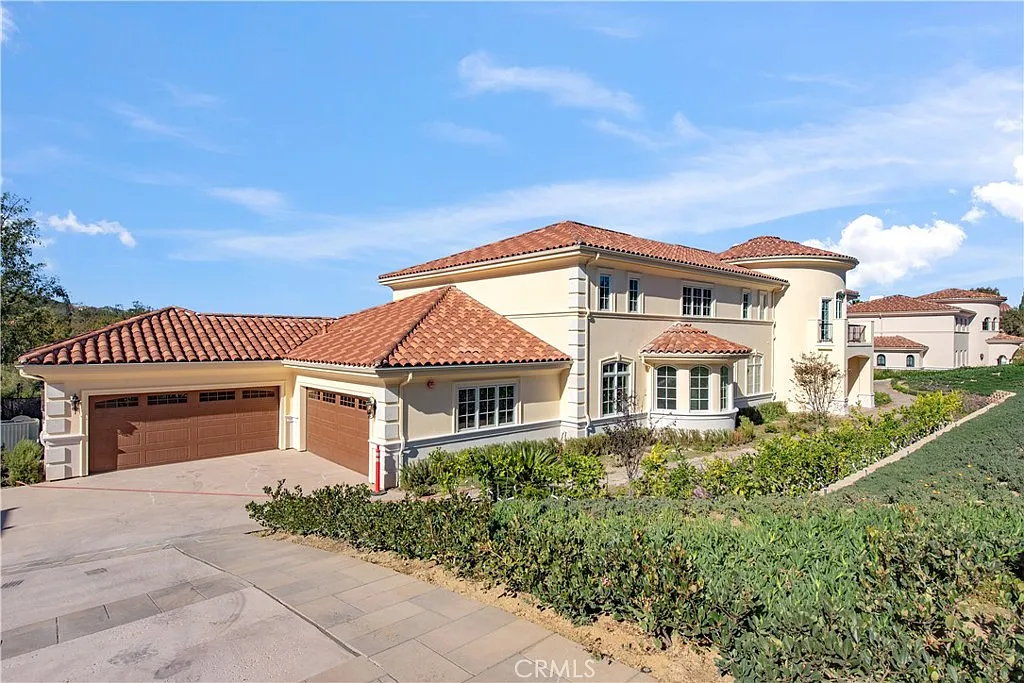 6 bed, 6.5 bath, 7518 sqft, $14,500 — Photo 2