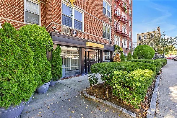1st image of 720 E 31st St APT 3J