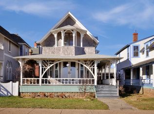 33 Ocean Ave, Oak Bluffs, MA 02557