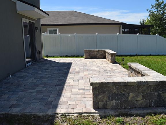 3rd image of 8309 Meadow Walk Ln