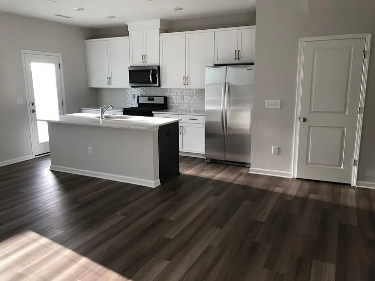 828 Oak Center Dr — Photo 7