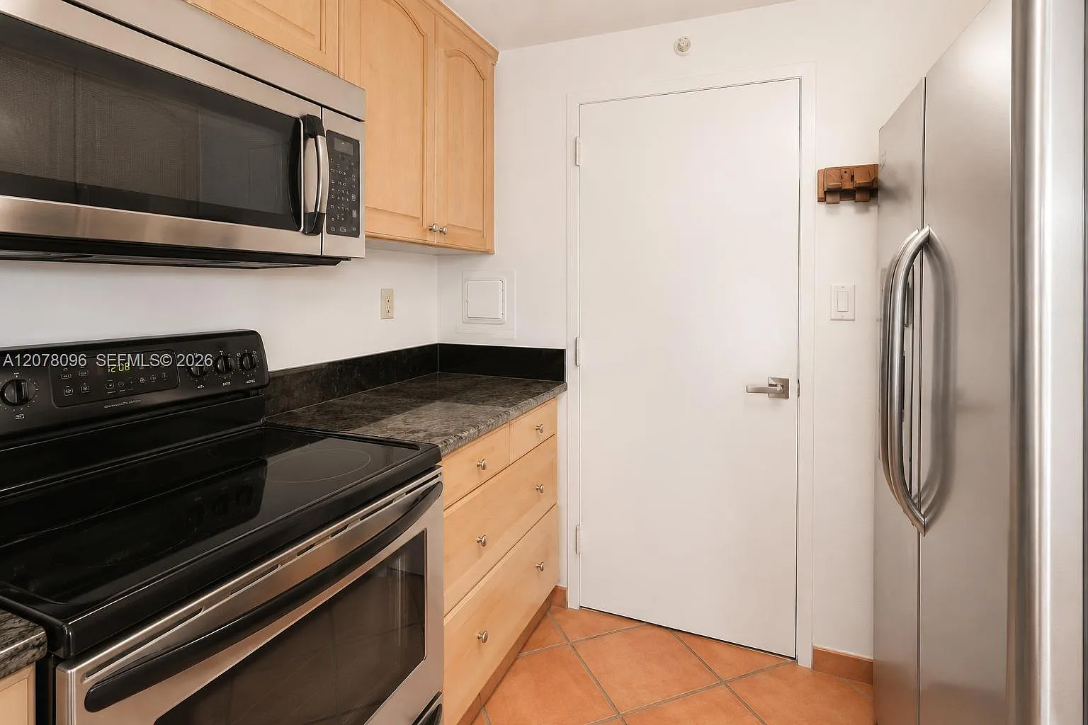 Bay Park Towers Condo — Photo 4