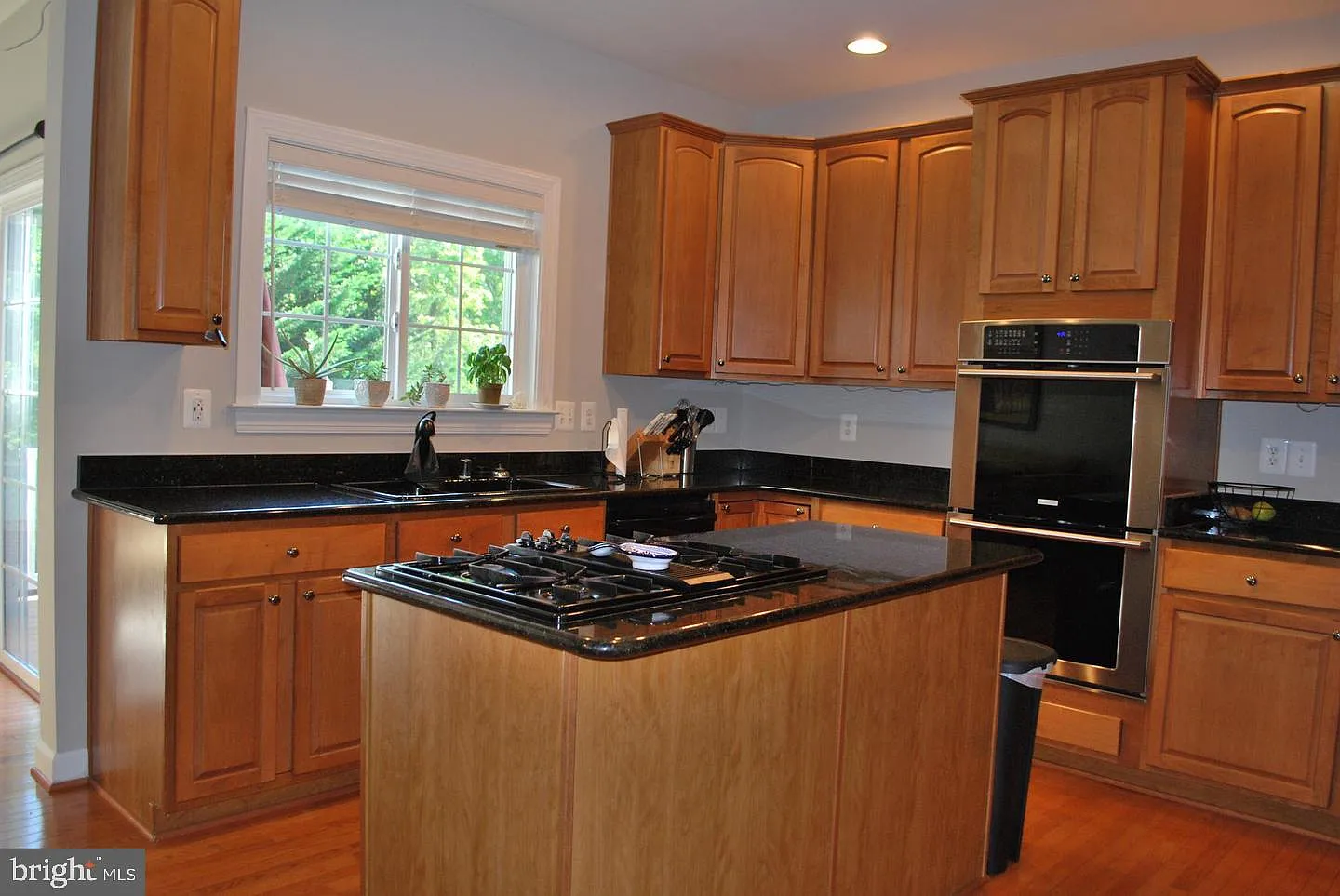 3 bed, 3.5 bath, 2704 sqft, $3,600 — Photo 3