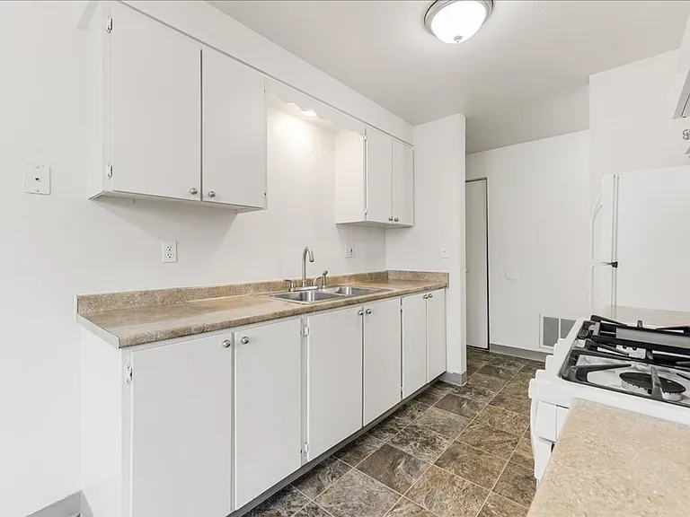 Cannon Court Apartments — Photo 20