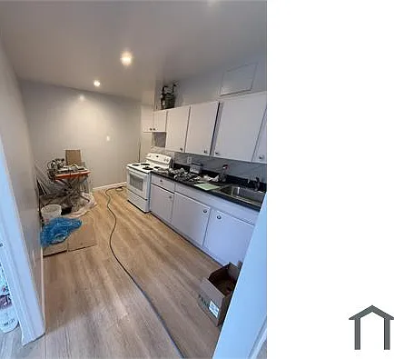 2408 Cambreleng Ave #11