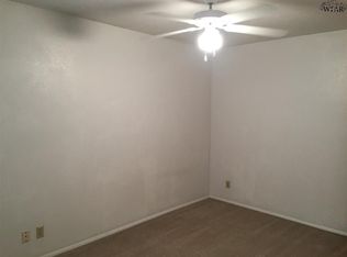 905 Park Plaza Dr, Iowa Park, TX 76367