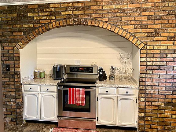 3rd image of 2875 Southfield Dr